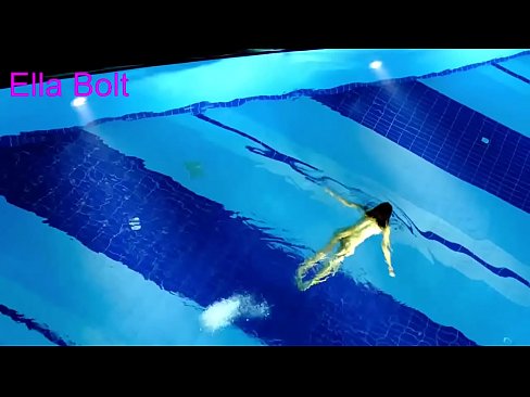 ❤️ Saya tidak bisa berhenti menonton, pirang muda tertangkap basah berenang di kolam resor ELLA BOLT ️ Video porno di porno id.it-com.top